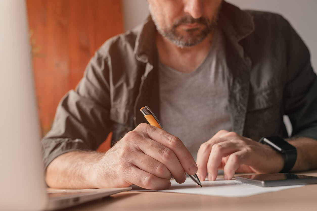 Man writing a list of reasons to avoid porn.