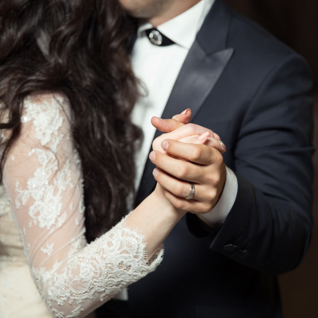 newlywed couple dancing