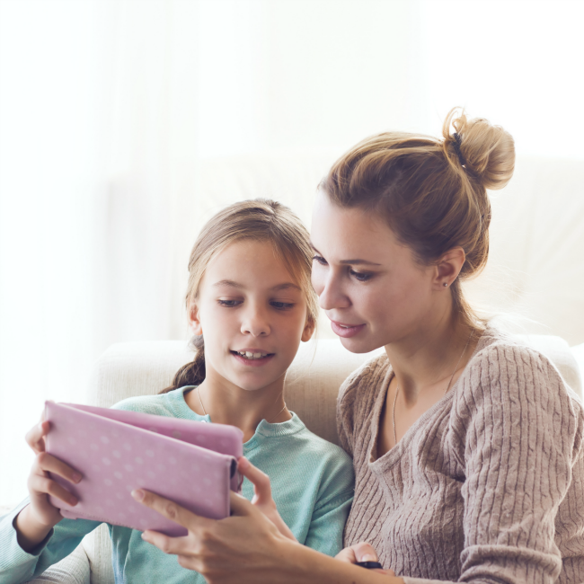 mom and daughter on kindle